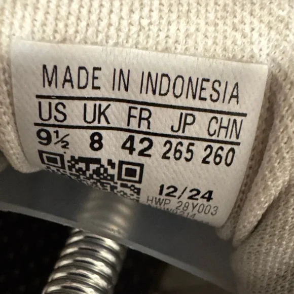 adidas Cream and Black Sneakers - Picture 11 of 11